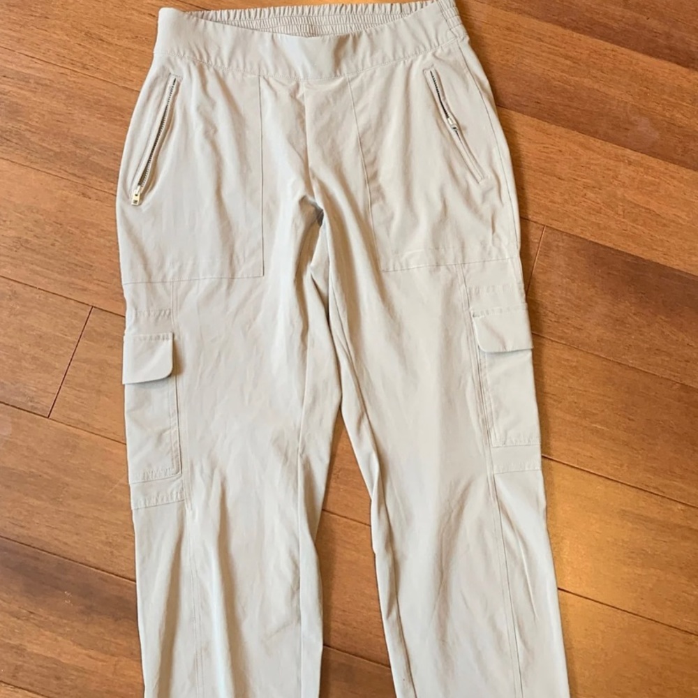 Athleta cargo pants like new!
